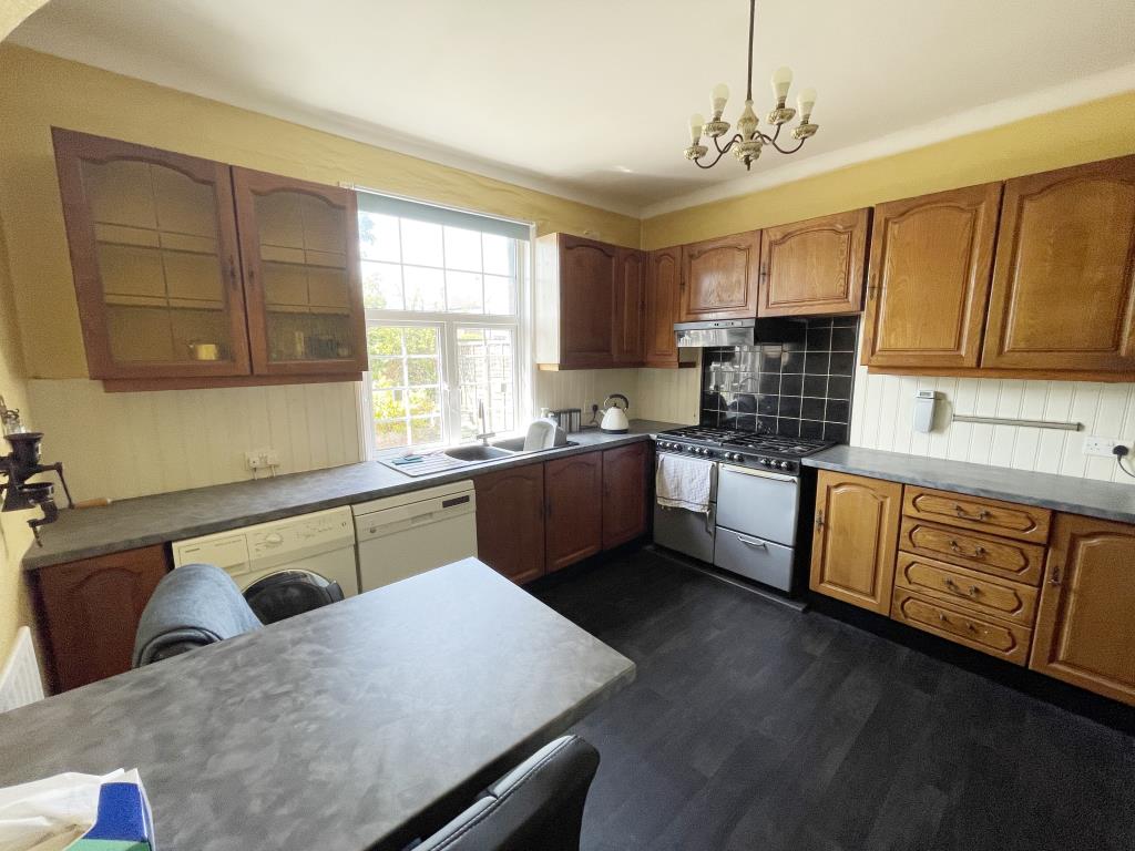 Lot: 84 - DETACHED BUNGALOW & GARAGE WITH POTENTIAL - inside image of kitchen from hallway